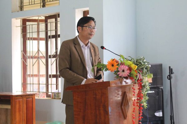 Đại diện chínhq quyền địa phương phát biểu tại chương trình từ thiện : "Xuân ấm áp, Tết sẻ chia"