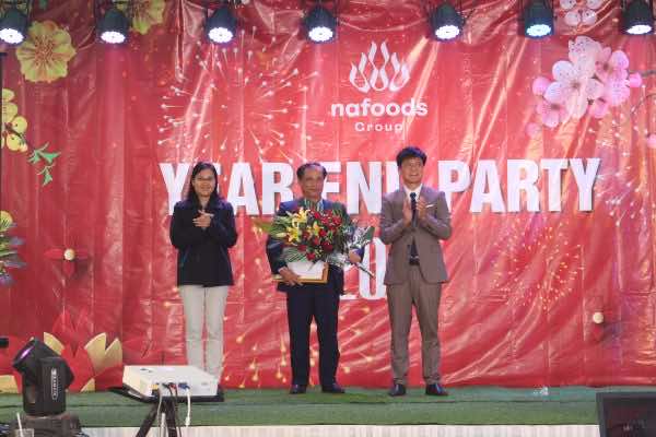 Lễ vinh danh tập thể cá nhân có nhiều đóng góp cho sự phát triển của công ty