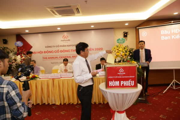 Đại hội biểu quyết các nội dung được thông qua