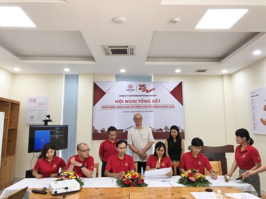 Hoạt động giao nhận, ký cam kết thực hiện KPI năm 2021