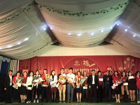 Phần trao thưởng cho các cá nhân tập thể xuất sắc năm 2020