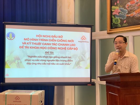 ông Nguyễn Quang Tin - Phó Vụ trưởng Vụ Khoa học, Công nghệ và Môi trường phát biểu tổng kết Hội nghị
