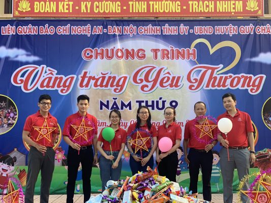 Nafoods chung tay đem trung thu đến sớm với trẻ em nghèo tại Diên Lãm, Quỳ Châu (Nghệ An);