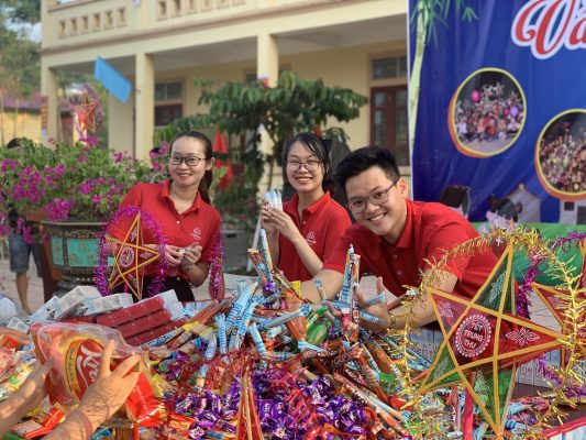 Nafoods chung tay đem trung thu đến sớm hơn với trẻ em nghèo Diên Lãm, Quỳ Châu (Nghệ An);