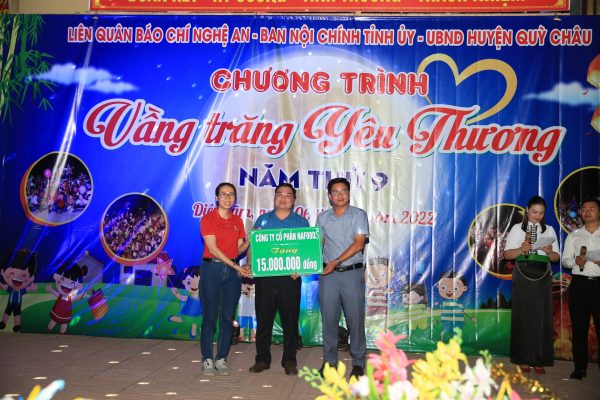 Nafoods chung tay đem trung thu sớm đến với trẻ em nghèo xã Diên Lãm, huyện Qùy Châu (Nghệ An);