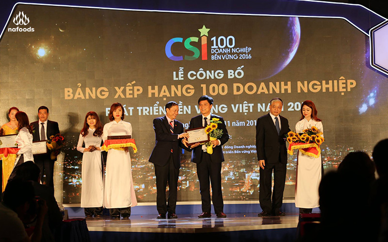 Nafoods vinh danh top 100 thuong hieu phat trien ben vung