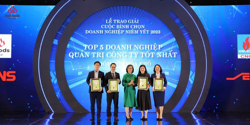 Nafoods Group Top 5 Doanh nghiệp Quản trị công ty tốt nhất năm 2023 – Nhóm vốn hóa nhỏ/Nafoods Group Top 5 Best Corporate Governance Enterprises in 2023 – Small capitalization group.