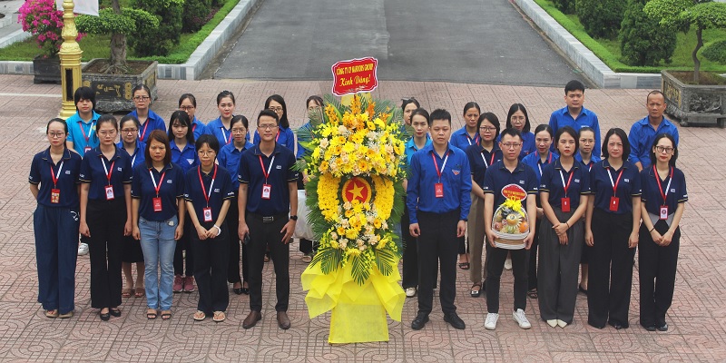 Tập thể CBCNV Nafoods Group đã có buổi dâng hoa, dâng hương tại nghĩa trang Liệt sĩ TP Vinh, tỉnh Nghệ An nhân kỷ niệm 77 năm ngày Thương binh - Liệt sỹ (27/7/1947 – 27/7/2024)