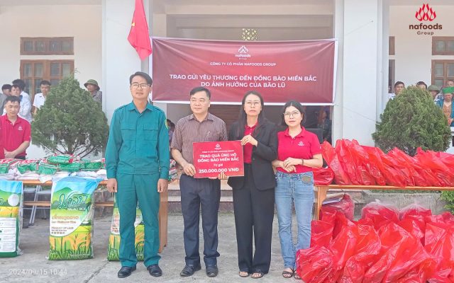 Nafoods Group trực tiếp trao quà ủng hộ đồng bào miền Bắc bị thiệt hại sau bão Yagi tại Sơn La;