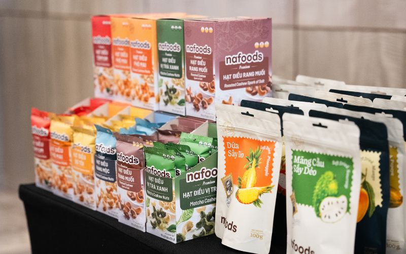 trái cây sấy dẻo và hạt điều áo vị nafoods