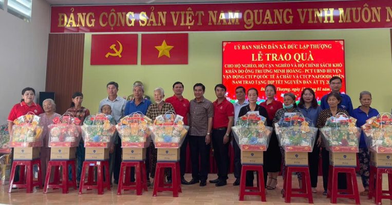 Công ty CP Nafoods Miền Nam phối hợp tổ chức trao quà Tết cho hộ nghèo tại xã  Đức Lập Thượng, huyện Đức Hòa, tỉnh Long An