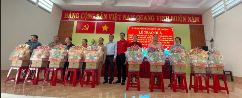 Công ty CP Nafoods Miền Nam phối hợp tổ chức trao quà Tết cho hộ nghèo tại xã  Đức Lập Thượng, huyện Đức Hòa, tỉnh Long An