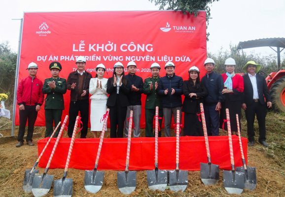 Lễ khởi công Dự án phát triển vùng nguyên liệu dứa tại huyện miền núi Quế Phong;