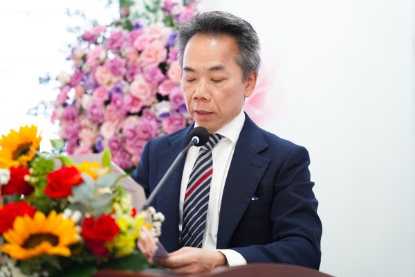 Ông Johan Nyvenne - Chủ tịch Ủy ban kiểm toán trình bày trước đại hội;