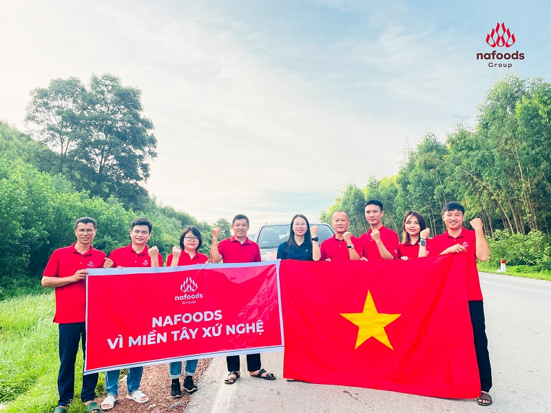 Đoàn cứu trợ Nafoods Group do bà Nguyễn Thị Trang dẫn đầu lên đường sáng ngày 2/8/2025;