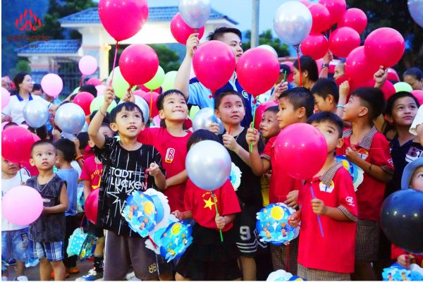 Những khoảnh khắc ý nghĩa của các em nhỏ vùng lũ tại “Vầng trăng yêu thương” mùa 12;