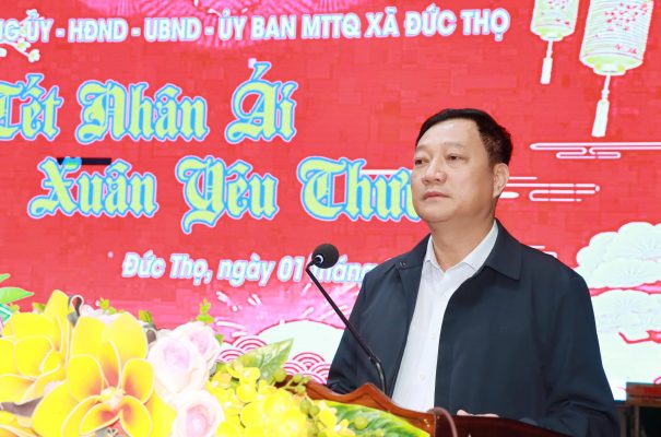 Đồng chí Trần Hoài Đức – Tỉnh ủy viên, Bí thư đảng ủy, chủ tịch HĐND xã Đức Thọ - đại diện chính quyền địa phương phát biểu cảm ơn.