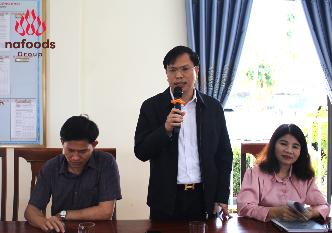 Trần Bình Thân - bí thư Đảng ủy, Chủ tịch HĐND xã Sơn Tiến phát biểu cảm ơn nhà tại trợ