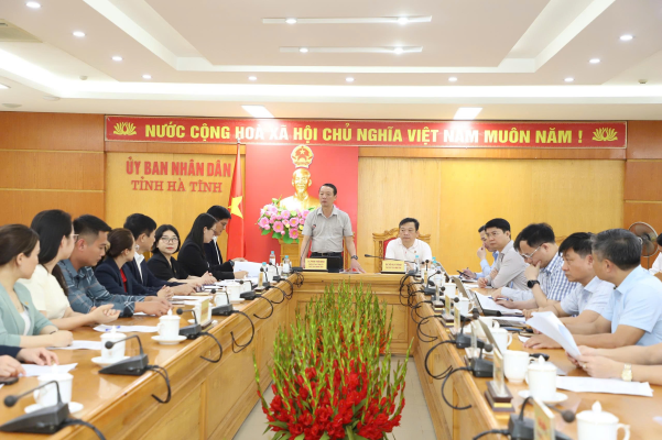 Chủ tịch UBND tỉnh Hà Tĩnh Phan Thiên Định chủ trì buổi làm việc với Công ty CP Nafoods Group