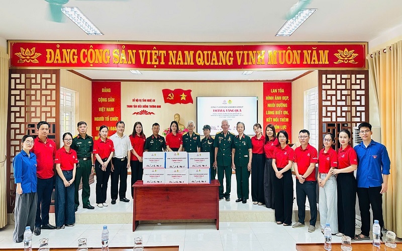Nafoods Group đã trao những phần quà tri ân tới cán bộ, công nhân viên có thân nhân là thương binh, liệt sĩ và người có công với cách mạng.