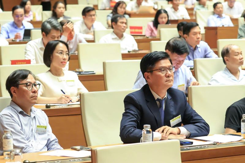 Ông Nguyễn Mạnh Hùng – Tổng giám đốc Nafoods và các đại biểu dự Hội nghị tại điểm cầu Hội trường Diên Hồng, Nhà Quốc hội.